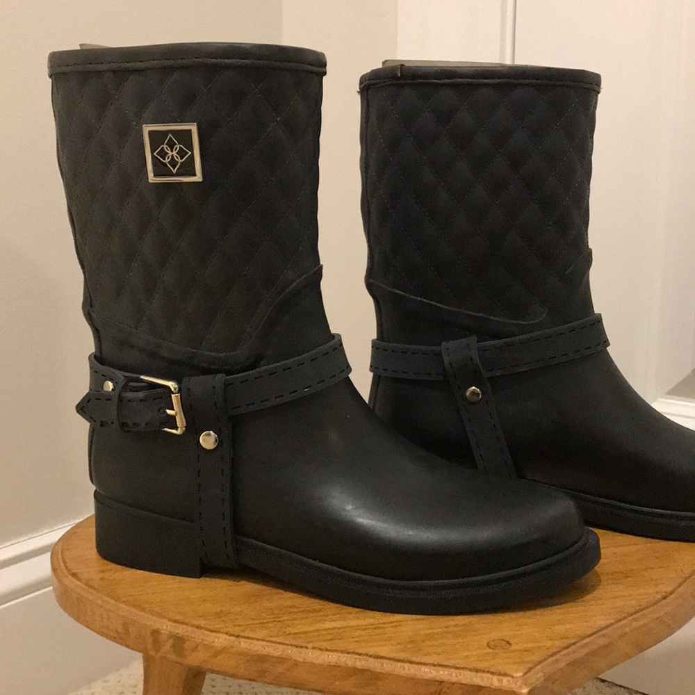 Black quilted rain boots